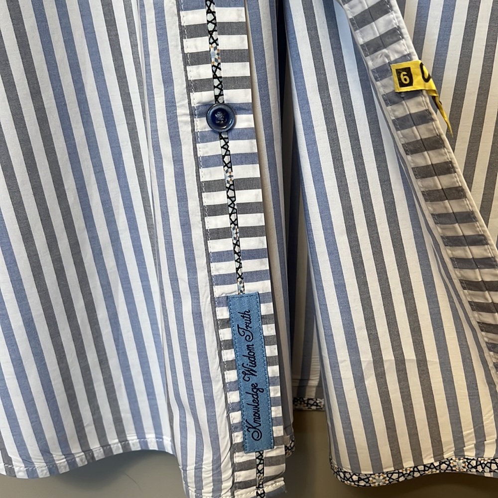 Robert Graham Light Blue and White Striped Short Sleeve Shirt - Picture 3 of 4